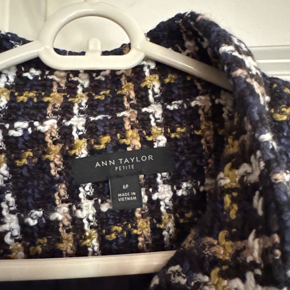 Ann Taylor Blazer EUC 6 petite - Picture 2 of 4